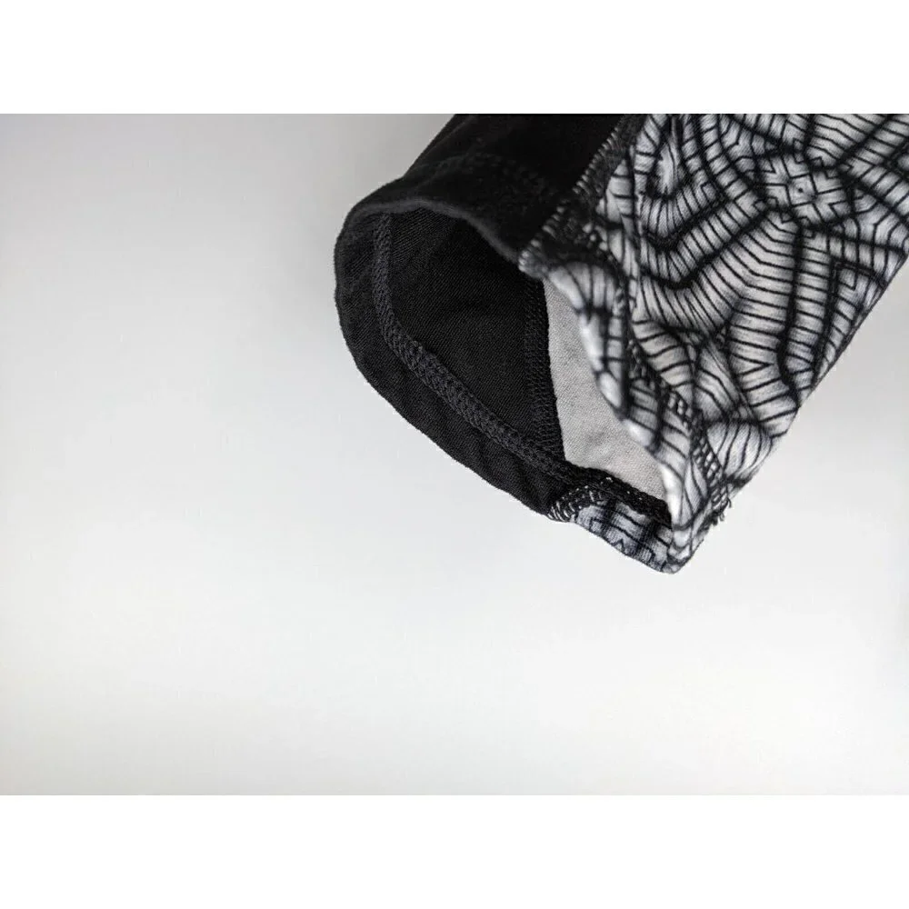 Athleta Capri Leggings Sz Small Geometric Print Chaturanga Yoga Black Gray - Picture 6 of 8